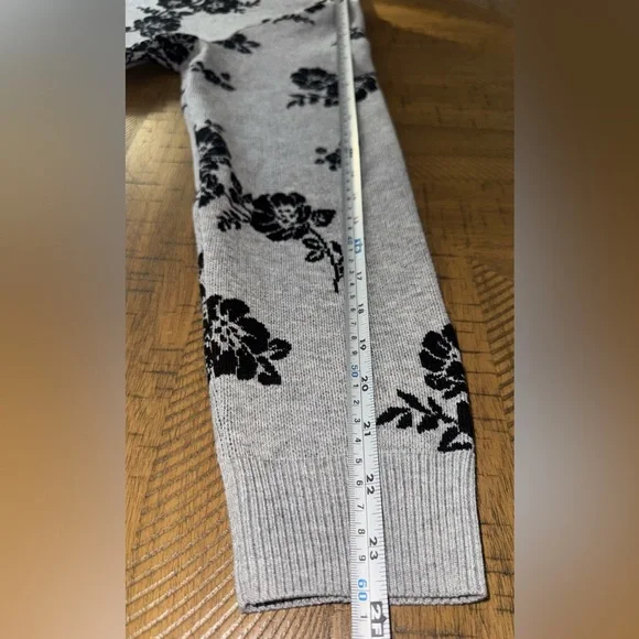 ◾ Black Floral Patterned Gray Sweater - size Large - Picture 8 of 16